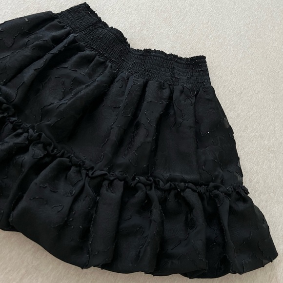 Black mini skirt - Picture 1 of 3